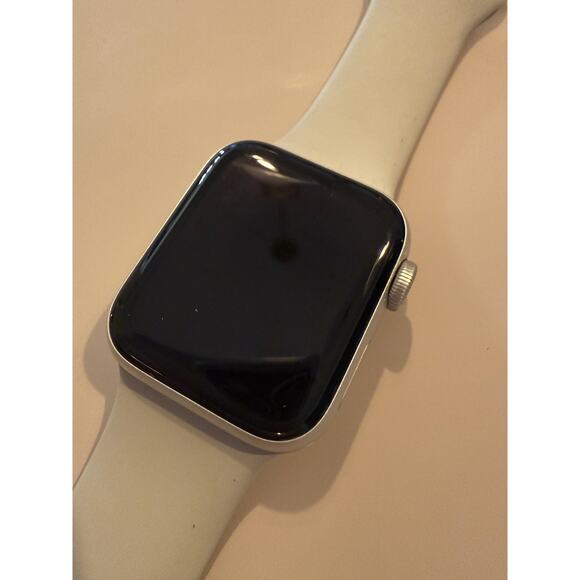 Apple Watch SE (2nd Gen) - Picture 5 of 6